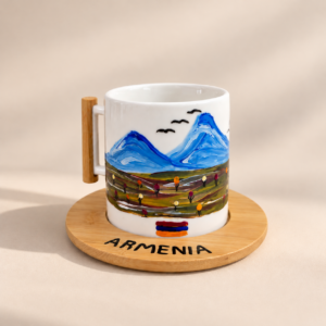 Սուրճի բաժակ՝ «Արարատ» փայտե տակդիրով🏔️